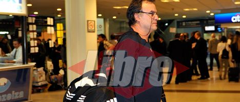 Marcelo Bielsa: "Estoy escuchando ofertas"