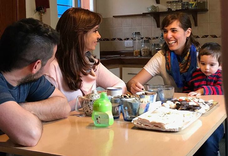 Video | A lo Vidal, Cristina hizo timbreo y campaña casa por casa