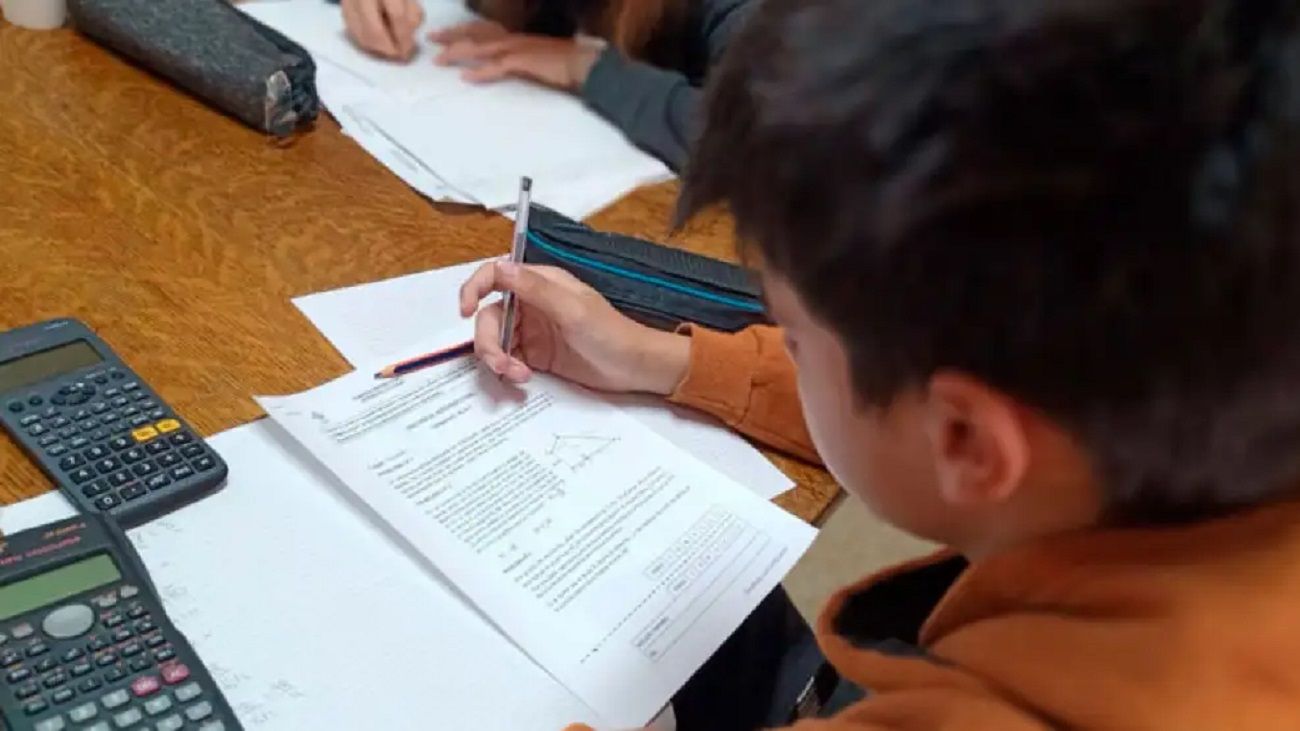 Uno de cada tres jóvenes aprende finanzas en redes y alertan por los riesgos de la desinformación