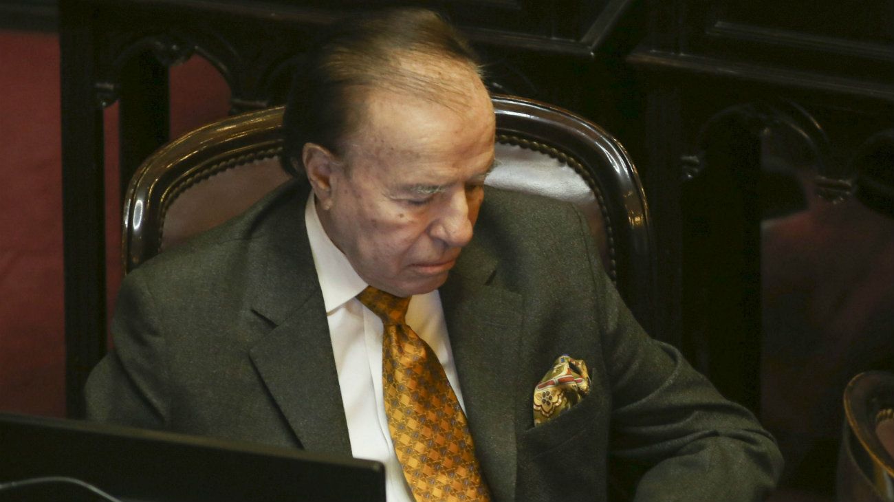 Carlos Menem podrá viajar a Chile para la operación de su hijo Máximo