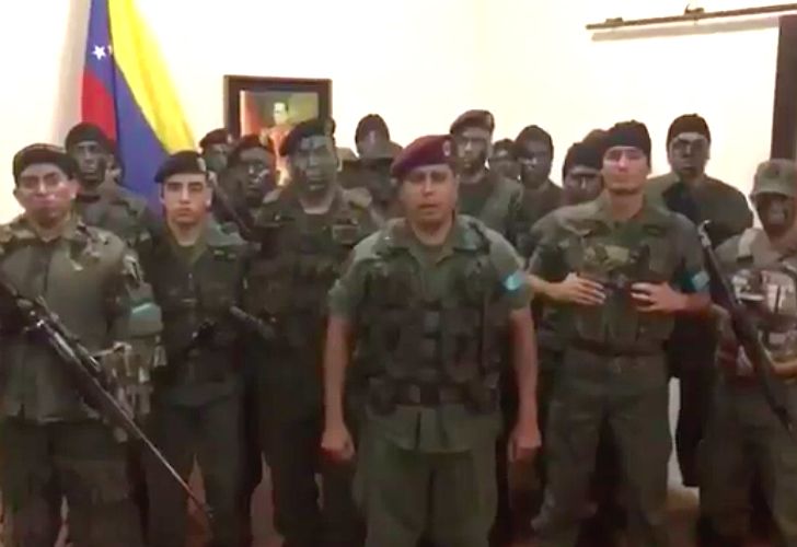 El gobierno de Maduro asegura que contuvo un levantamiento militar