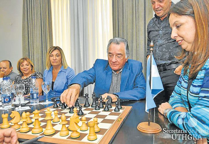 Barrionuevo amenaza también con intervenir el peronismo bonaerense