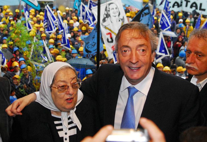 Néstor Kirchner y la alianza con Hebe Bonafini, "el tanque"