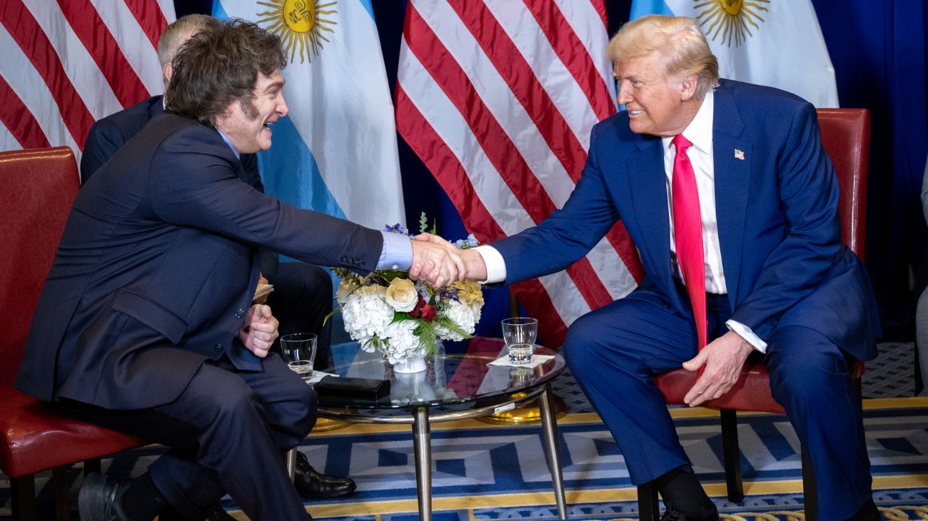 Javier Milei llegó a EE.UU. para una cumbre con Donald Trump, mientras escala la guerra en Medio Oriente