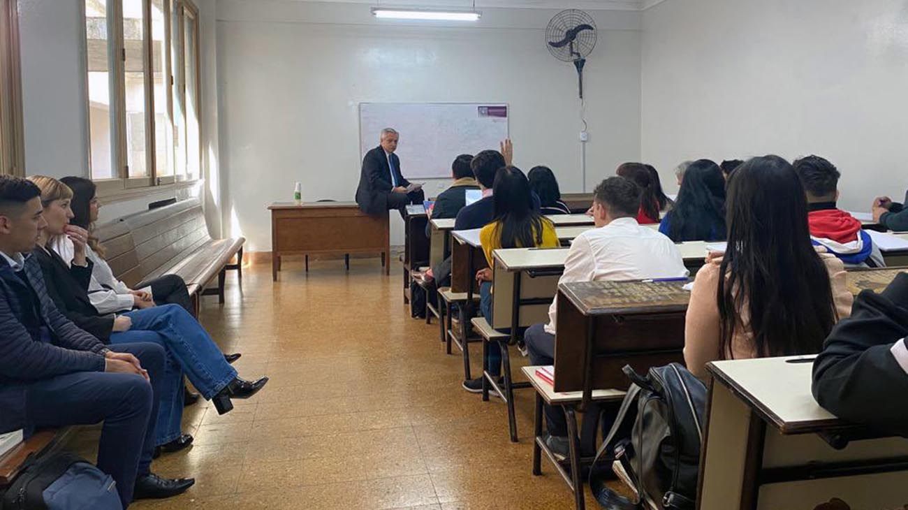 Tras defender a Cristina, Alberto Fernández volvió a dar clases en la Facultad de Derecho de la UBA