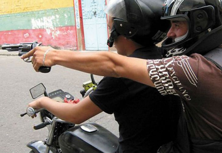 Transmitía en vivo, le robaron el celular, y siguió la transmisión