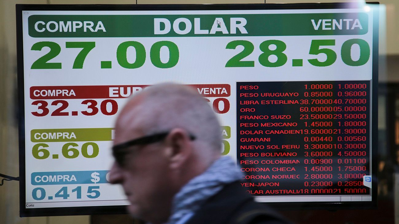 El dólar volvió a subir y marcó un nuevo récord: cerró a $28,43