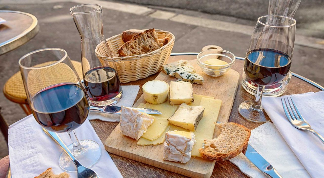 Al pan, pan y al vino, queso