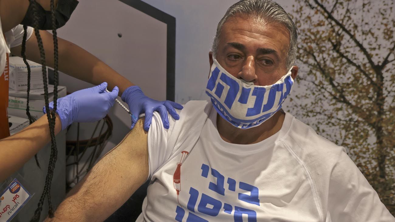 Vacuna Pfizer-BioNTech bloquea la mayoría de los casos en Israel