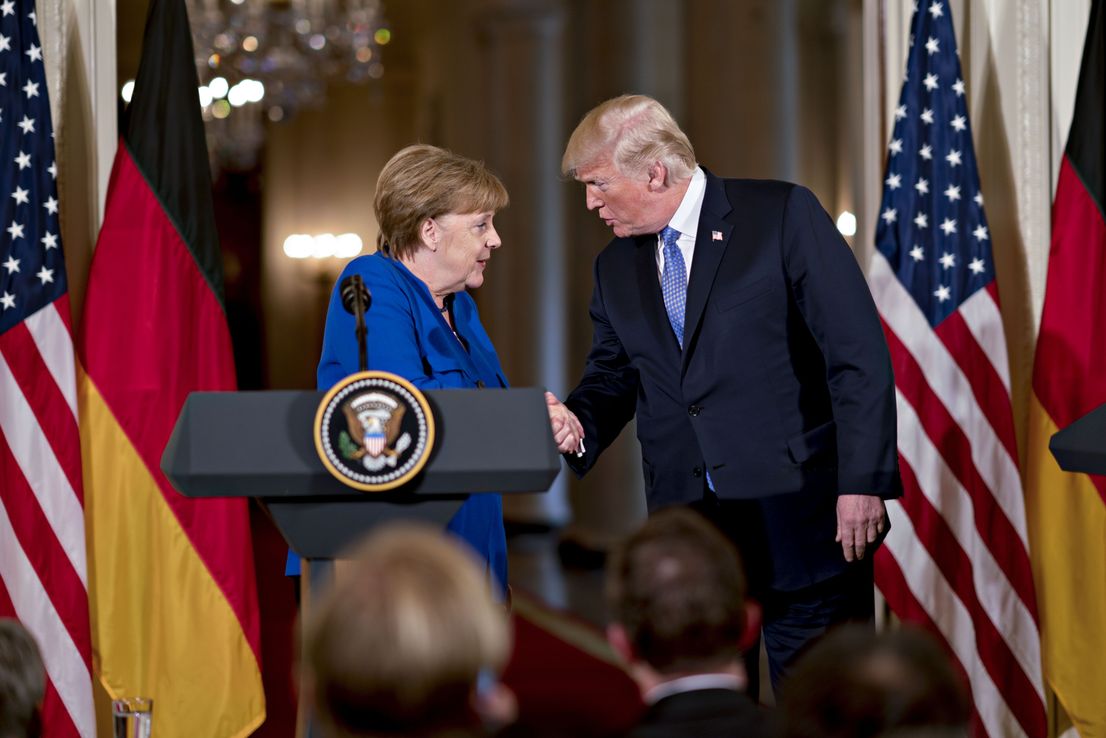Merkel se prepara para riesgos electorales de campaña Trump