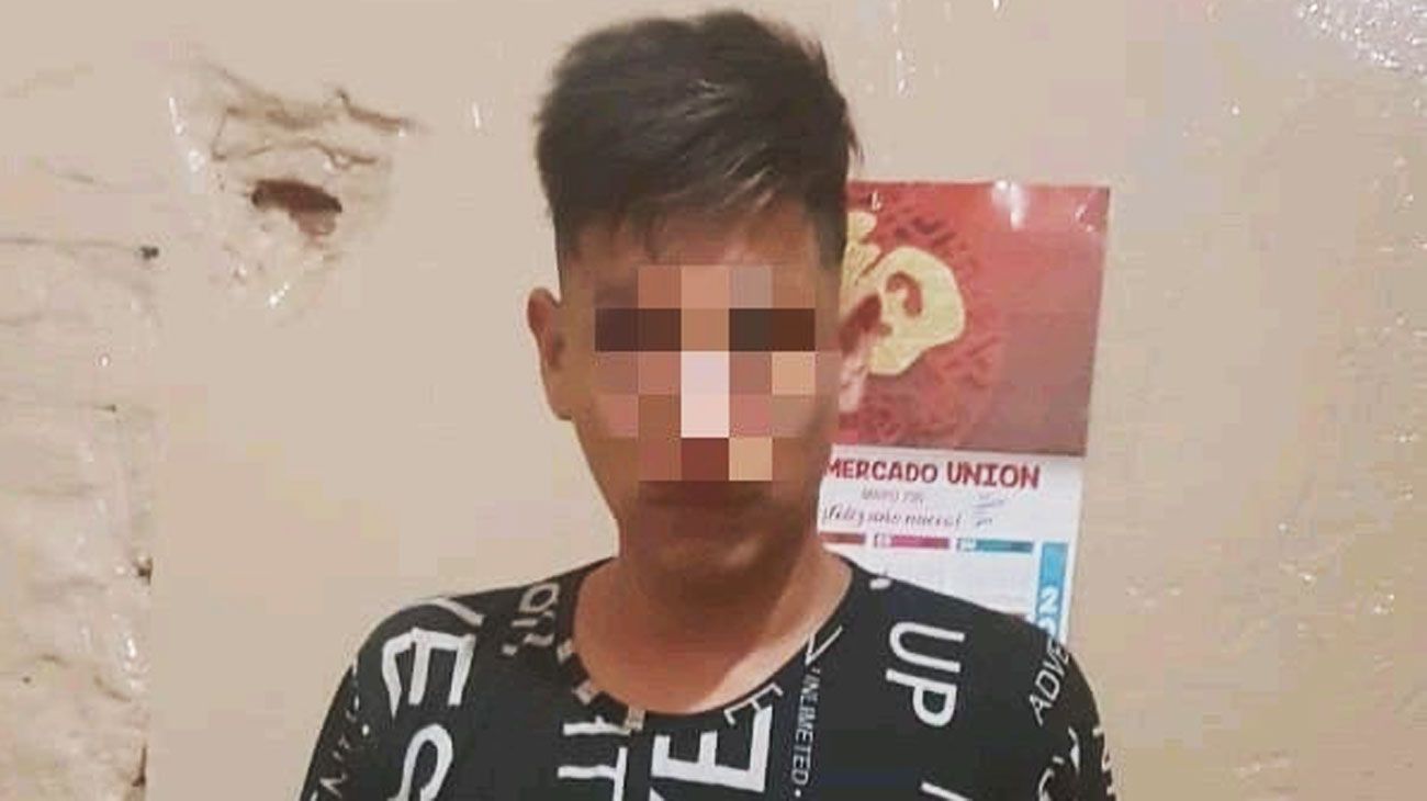 Detienen a un joven por el asesinato de sus padres