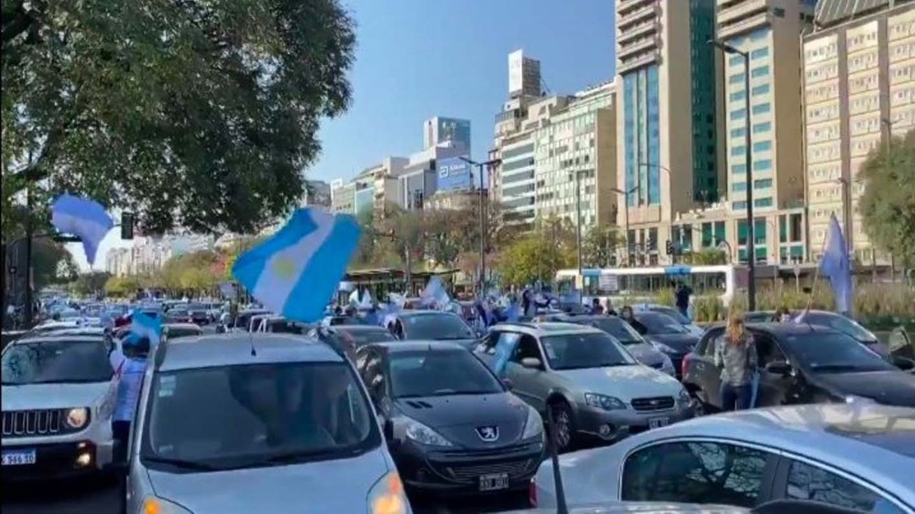 Oposición y Gobierno se cruzan en la previa a la marcha del "banderazo"