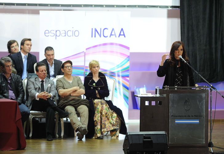CFK multará al que incumpla el doblaje nacional en series
