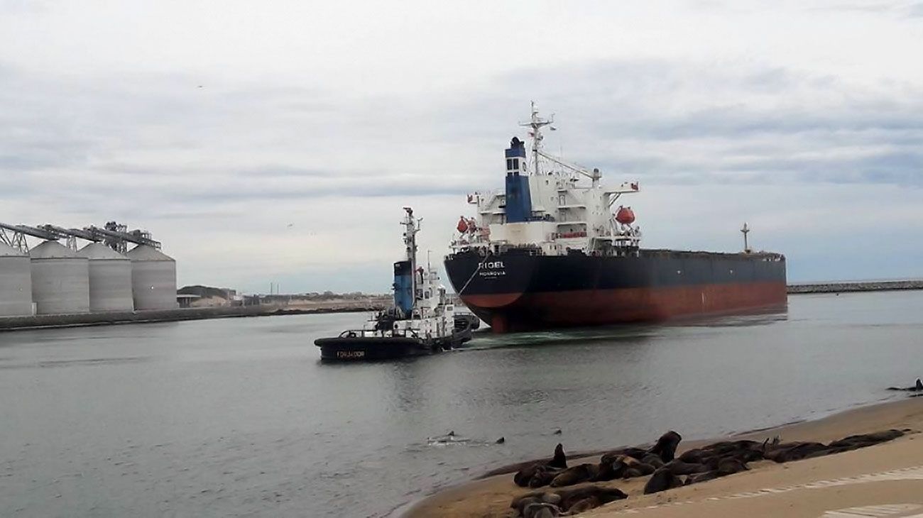 Intensa búsqueda de un barco pesquero perdido frente a las costas de Chubut