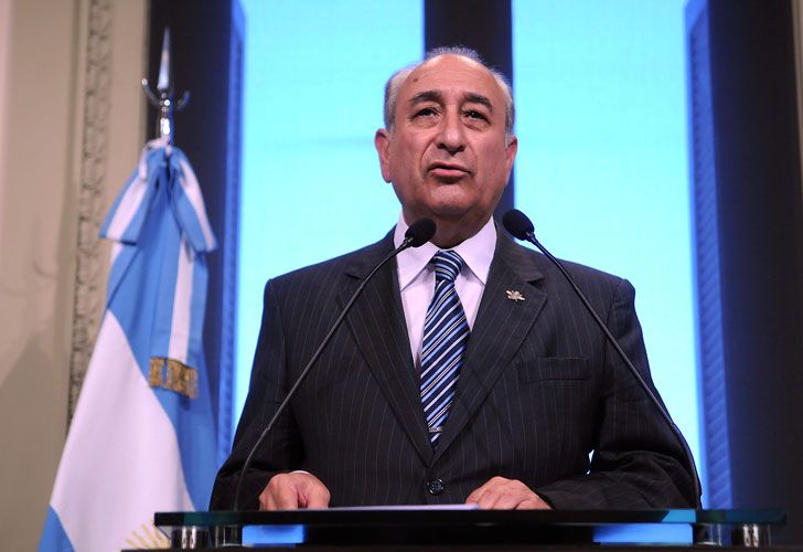 Puricelli replicó al guardaparques: "En Orcadas hay comida para dos meses"