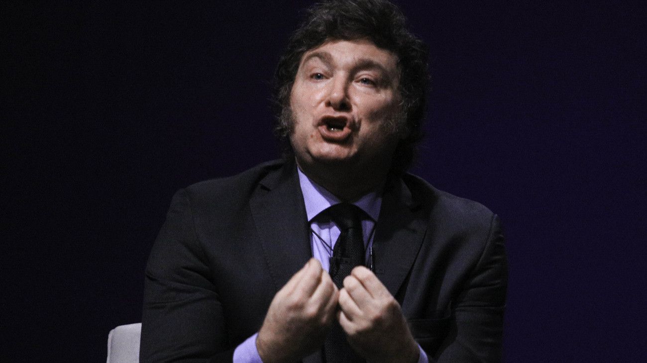 Encuesta: la imagen de Javier Milei sigue cayendo y el 57,4% reprueba a su gobierno