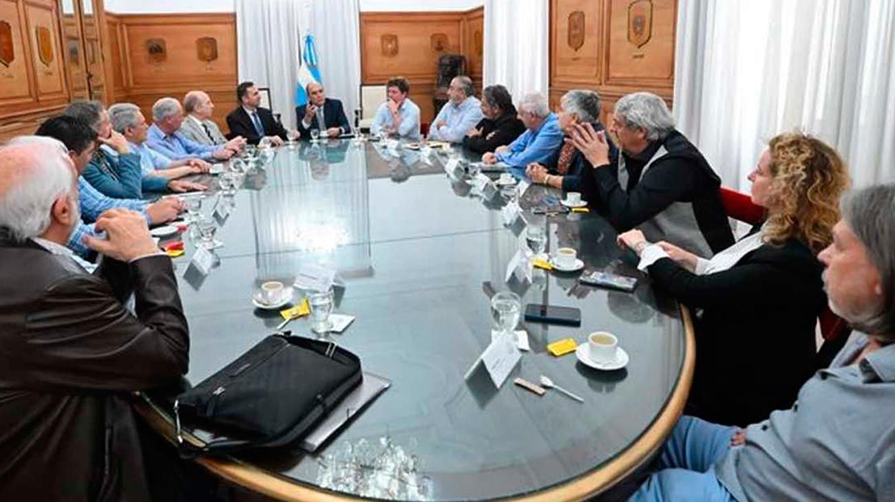 El Gobierno, envalentonado, profundiza sus peleas y avanza contra el sindicalismo
