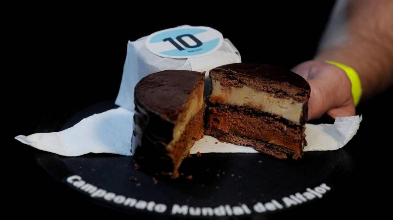El 'mejor alfajor del mundo' es un triple de dulce de leche que se produce en Campana