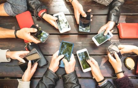 Ante la desconfianza a los medios de comunicación: ¿Cómo se informan los jóvenes?