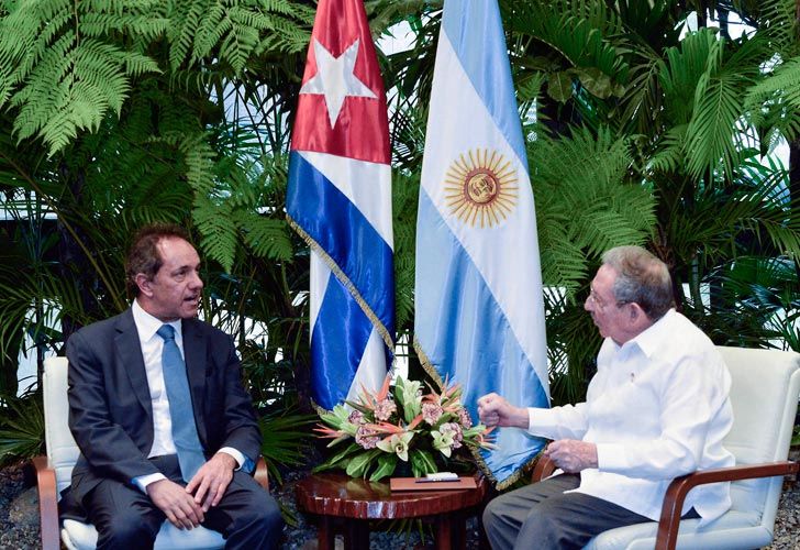 De visita en Cuba, Daniel Scioli se reunió con Raúl Castro
