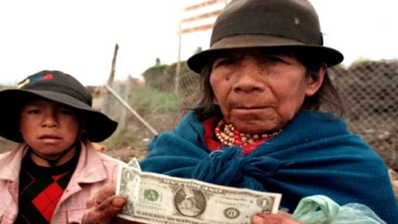 Spurrier, economista ecuatoriano: "Nuestra economía estaba dolarizada de facto como la Argentina"