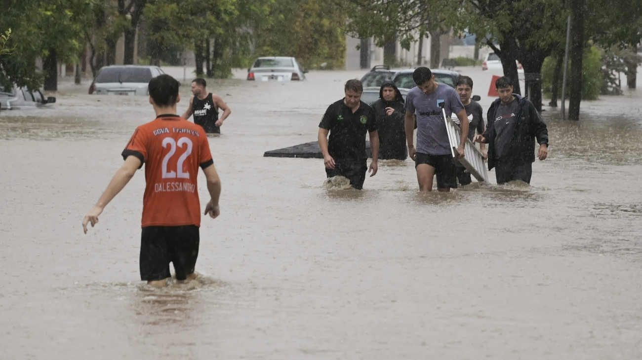 Tragedia en Bahía Blanca: un meteorólogo explicó las condiciones que produjeron el efecto climático