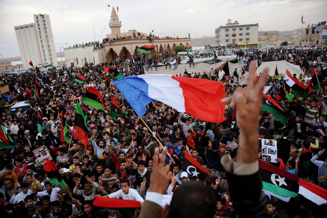 Francia y sus aliados atacan en Libia