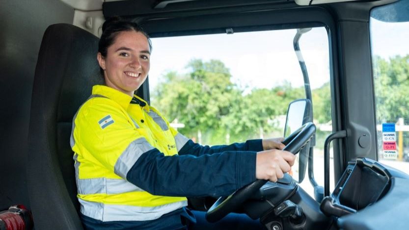 Del local al hormigón: Micaela, la joven cordobesa que hoy maneja un camión mixer de Holcim