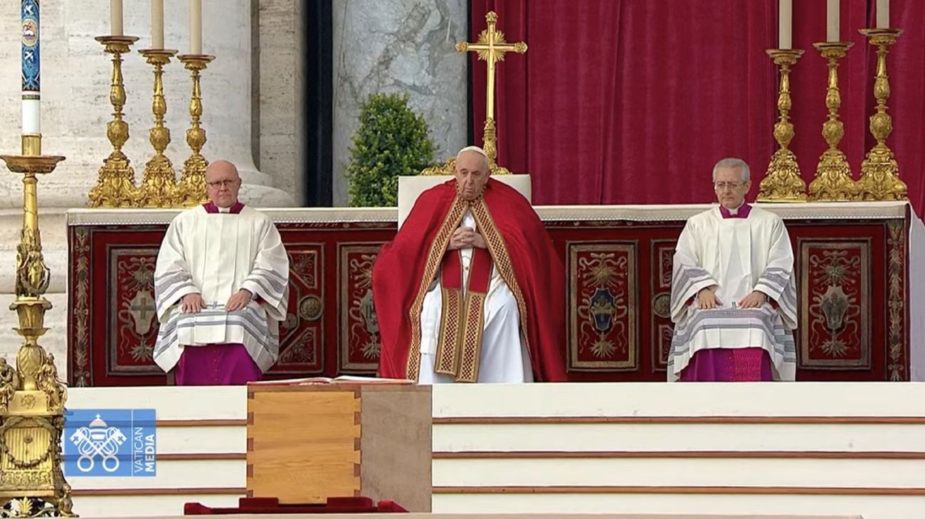 Despedida multitudinaria: el papa Francisco encabezó el funeral de Benedicto XVI