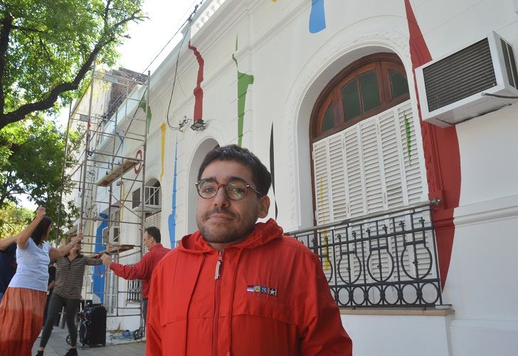 Elian Chali intervino la fachada del Cepram