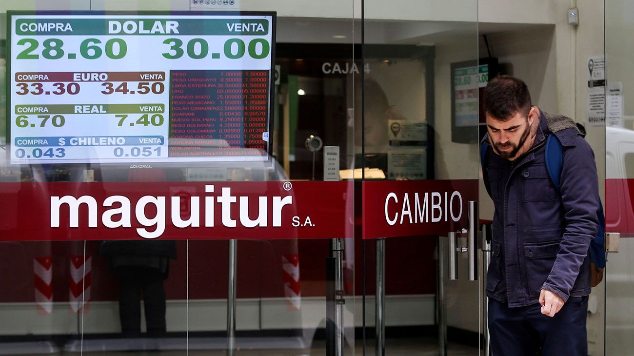 Efecto cuadernos K: el dólar se disparó y cerró muy cerca de $30