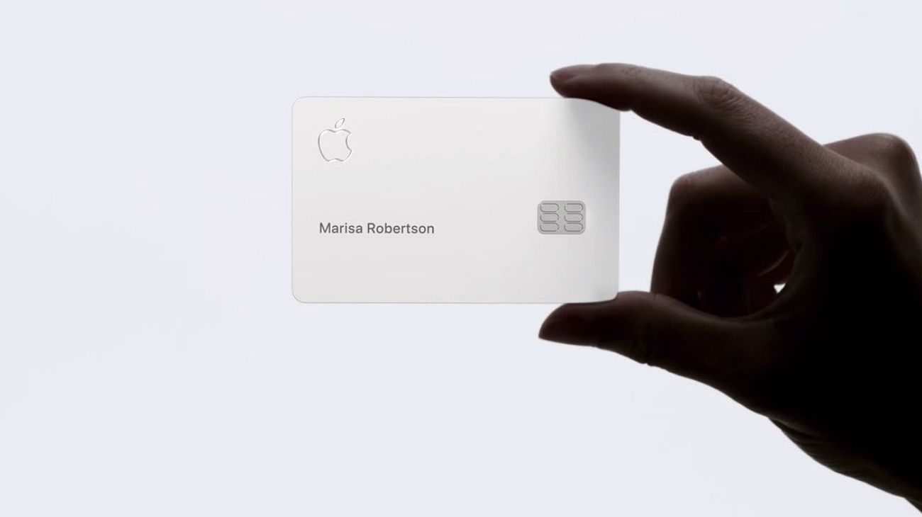 La tarjeta de crédito de Apple sale a la acción: entregan las primeras a clientes