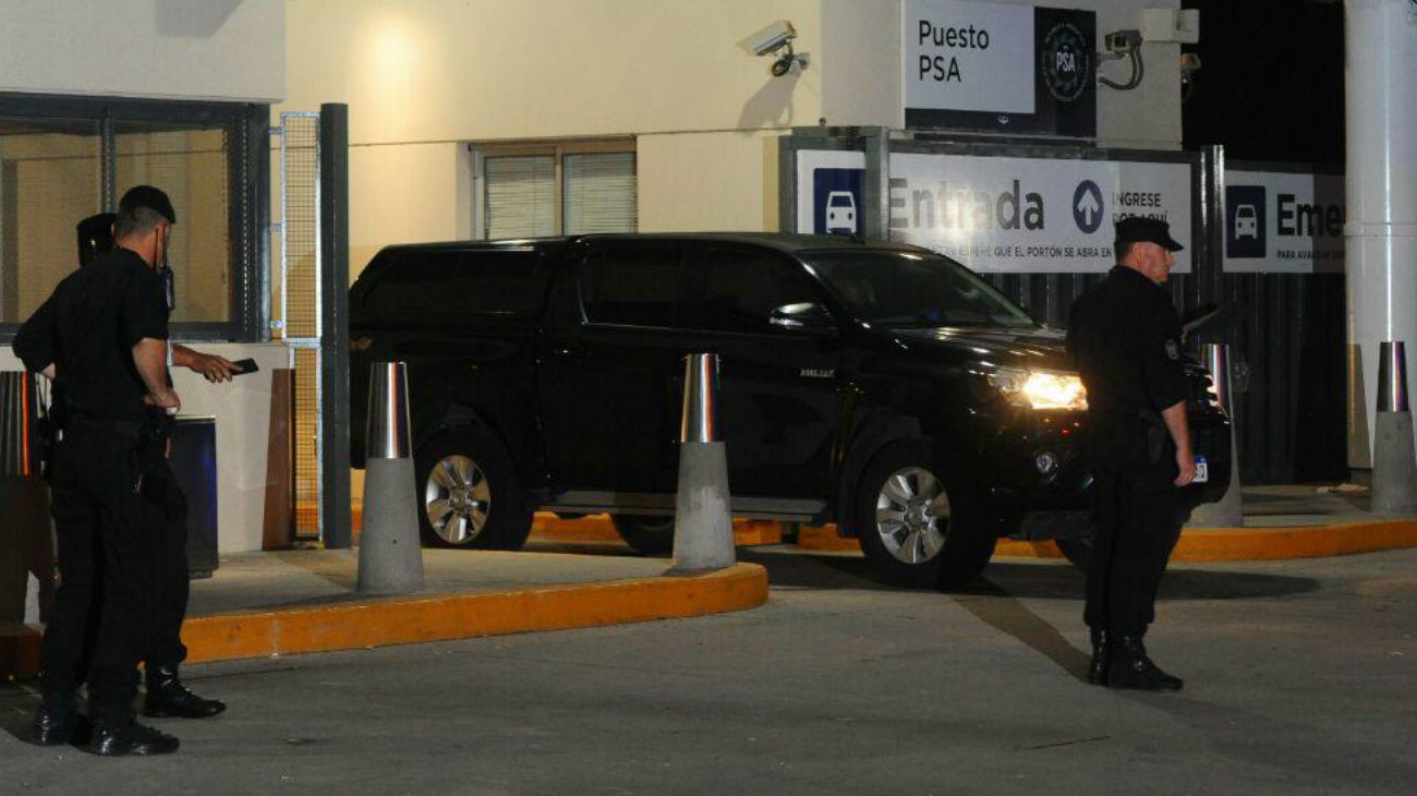 "¡Viva Perón!": Alberto Samid llegó a la Argentina y quedó detenido