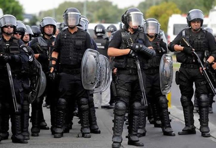 La Policía Metropolitana se prepara para resistir nuevas tomas