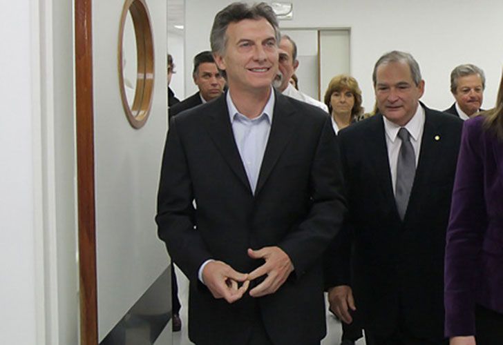Mauricio Macri fue operado con éxito de la rodilla derecha