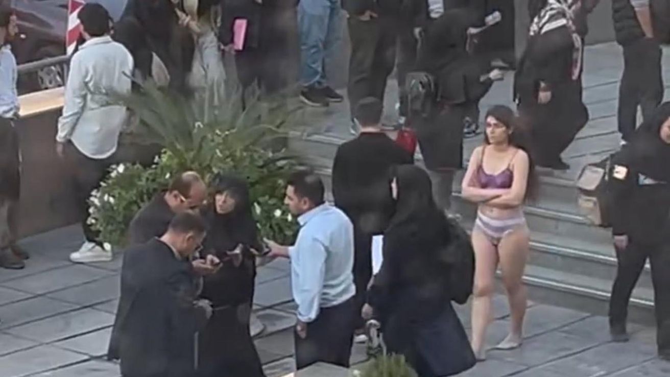 Mujer iraní fue arrestada por protestar contra el velo