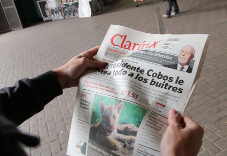 Qué dice el "Clarín Trucho" de La Cámpora sobre Argentina en 2015