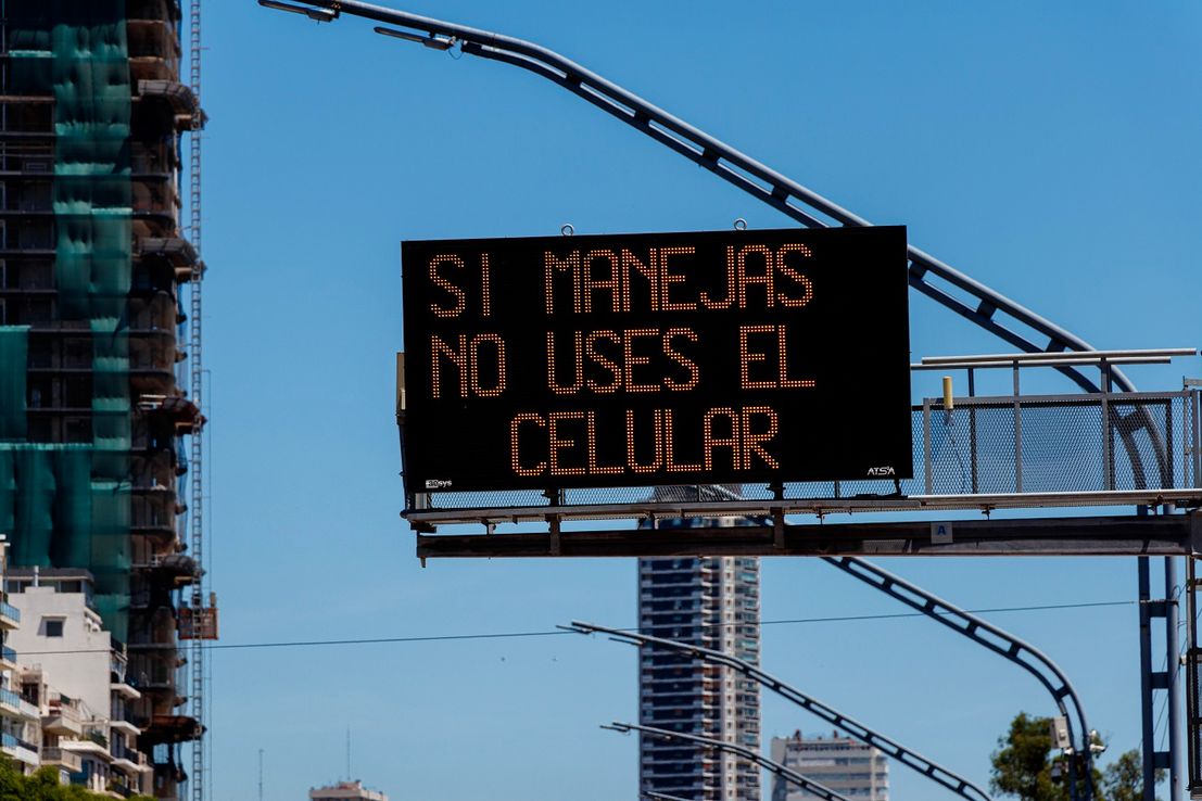 El Gobierno porteño subió las multas de tránsito, y hablar por celular "sonará" en los bolsillos