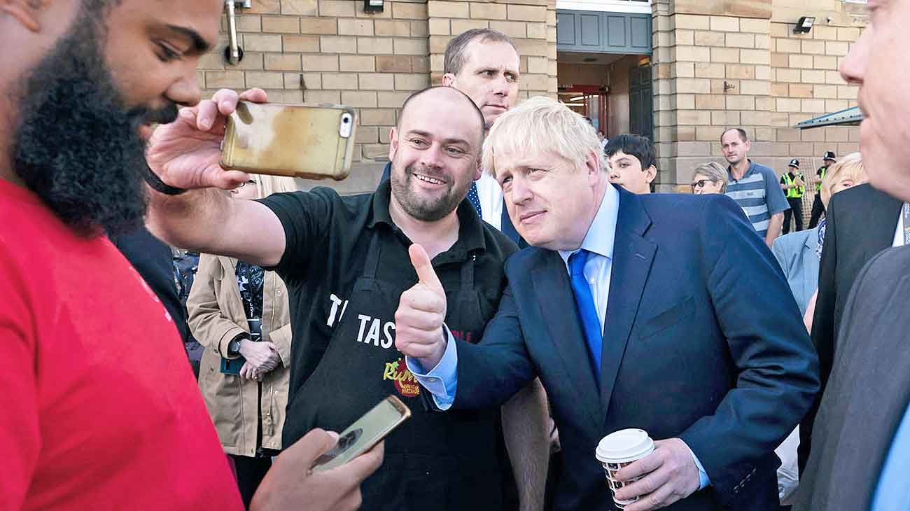 Johnson se reúne con Juncker para discutir una salida al Brexit