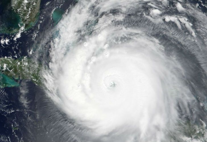 Tres huracanes, un terremoto y ocho alertas de tsunami en 48 horas