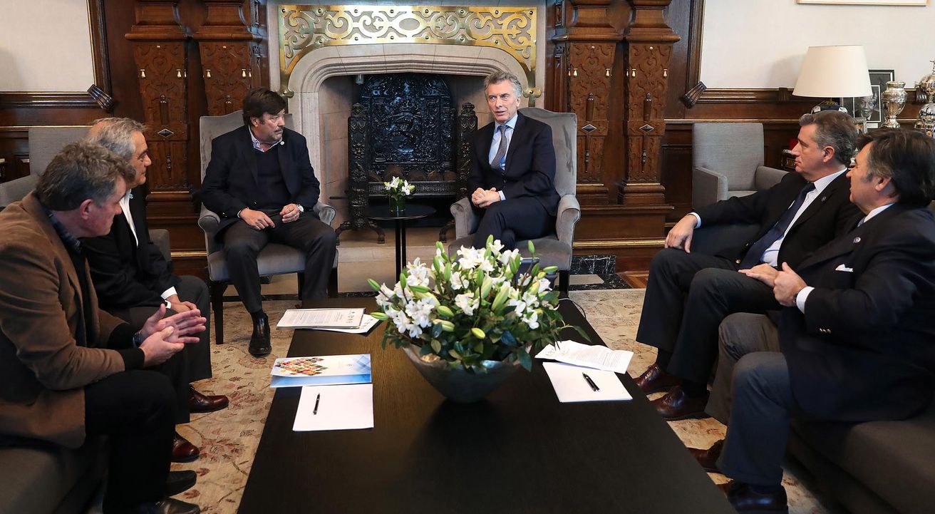Para Macri, su nuevo ministro de Hacienda tiene la responsabilidad de mantener el dólar