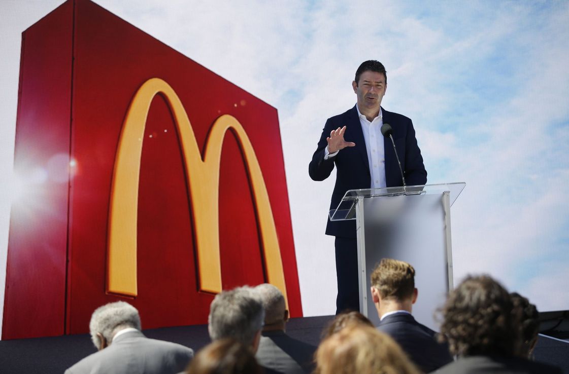McDonald’s demanda a su ex CEO por ocultar escándalo sexual