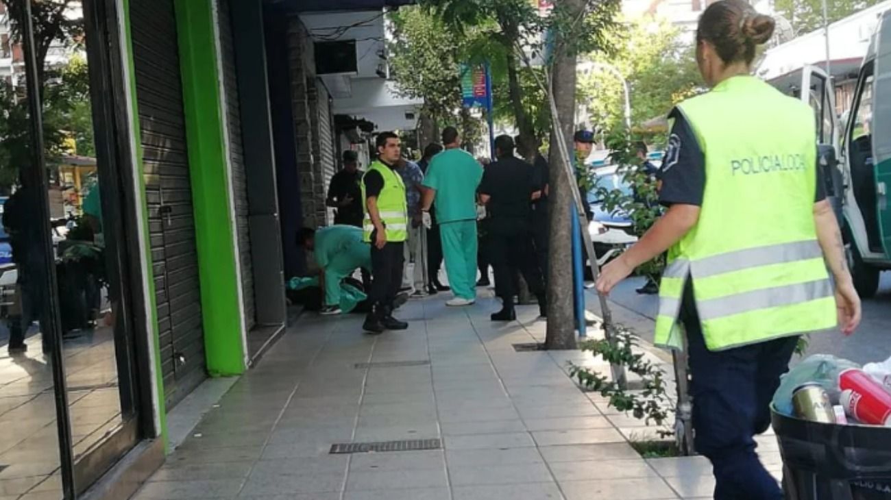 Mar del Plata: asesinan a una mujer policía en una parada de colectivo