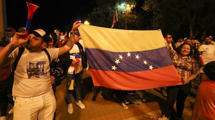 Lejos y cerca del laberinto venezolano