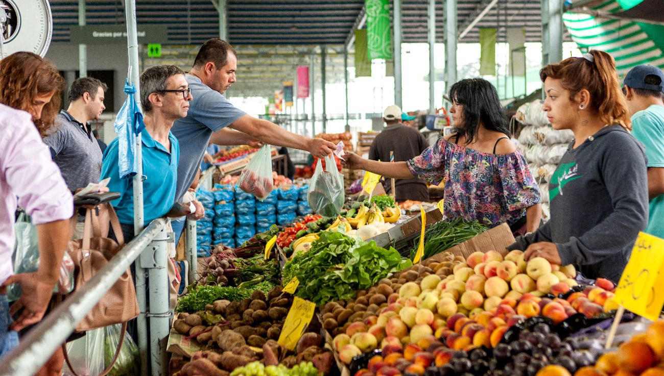 Los alimentos aumentaron hasta casi un 7% y recalientan el dato de marzo