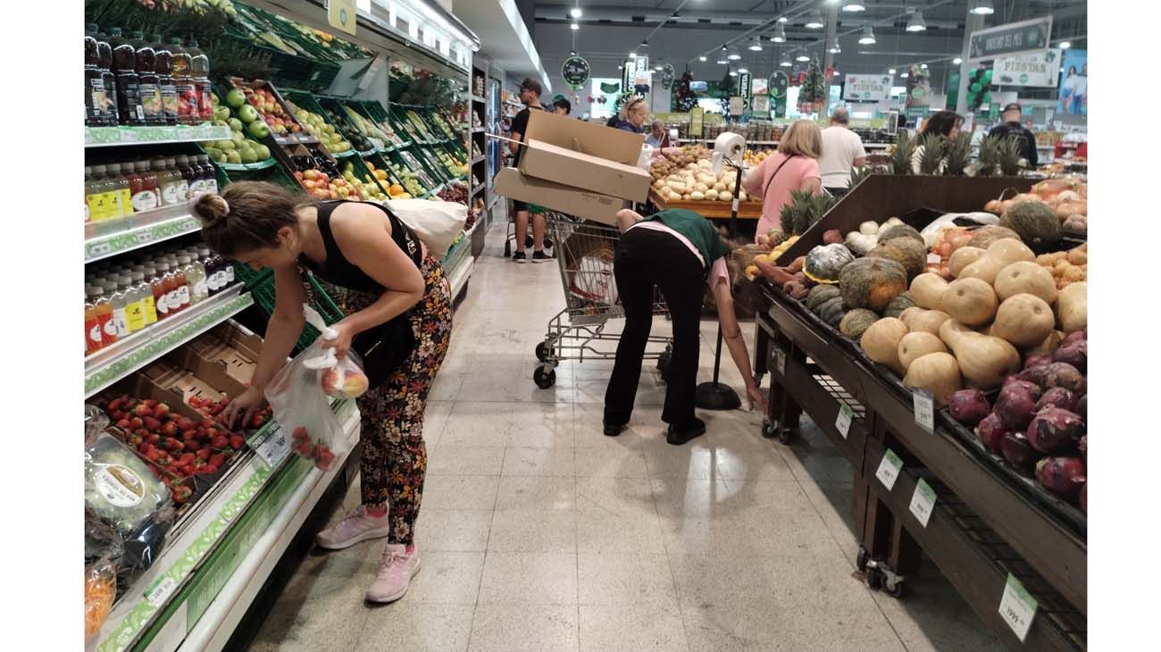 El salario mínimo pasó de cubrir el 81% al 53% de la canasta básica alimentaria
