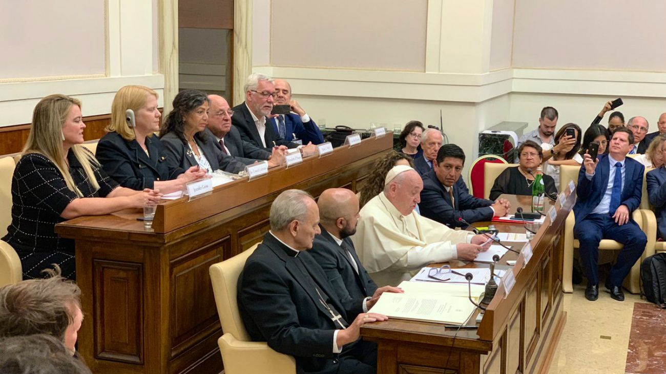 Papa Francisco, en castellano y frente a jueces argentinos: "No hay democracia con hambre"