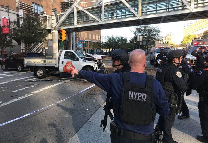 Atropello y tiroteo en Nueva York: al menos 8 muertos