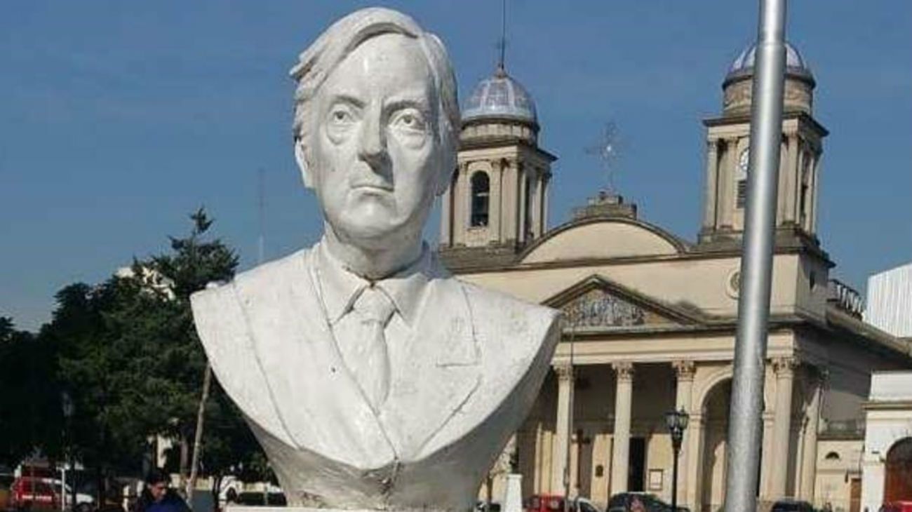 Como en la Unasur, Morón retirará un busto de Néstor Kirchner