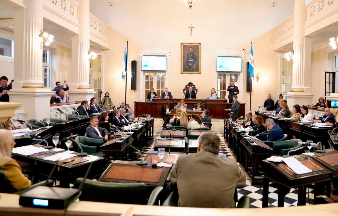 Crece la tensión en Corrientes por el proyecto oficialista para cambiar el Estatuto "a espaldas de los docentes"